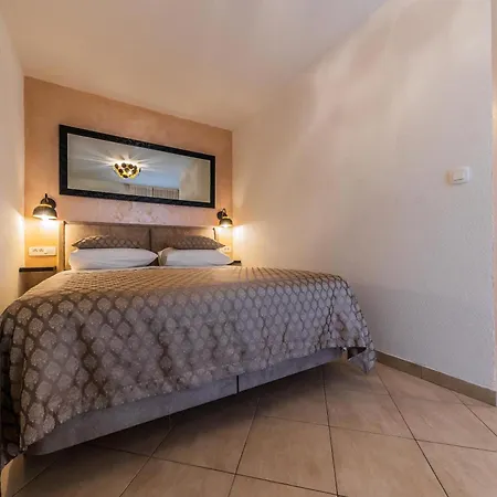 Konukevi Spaladium 4*